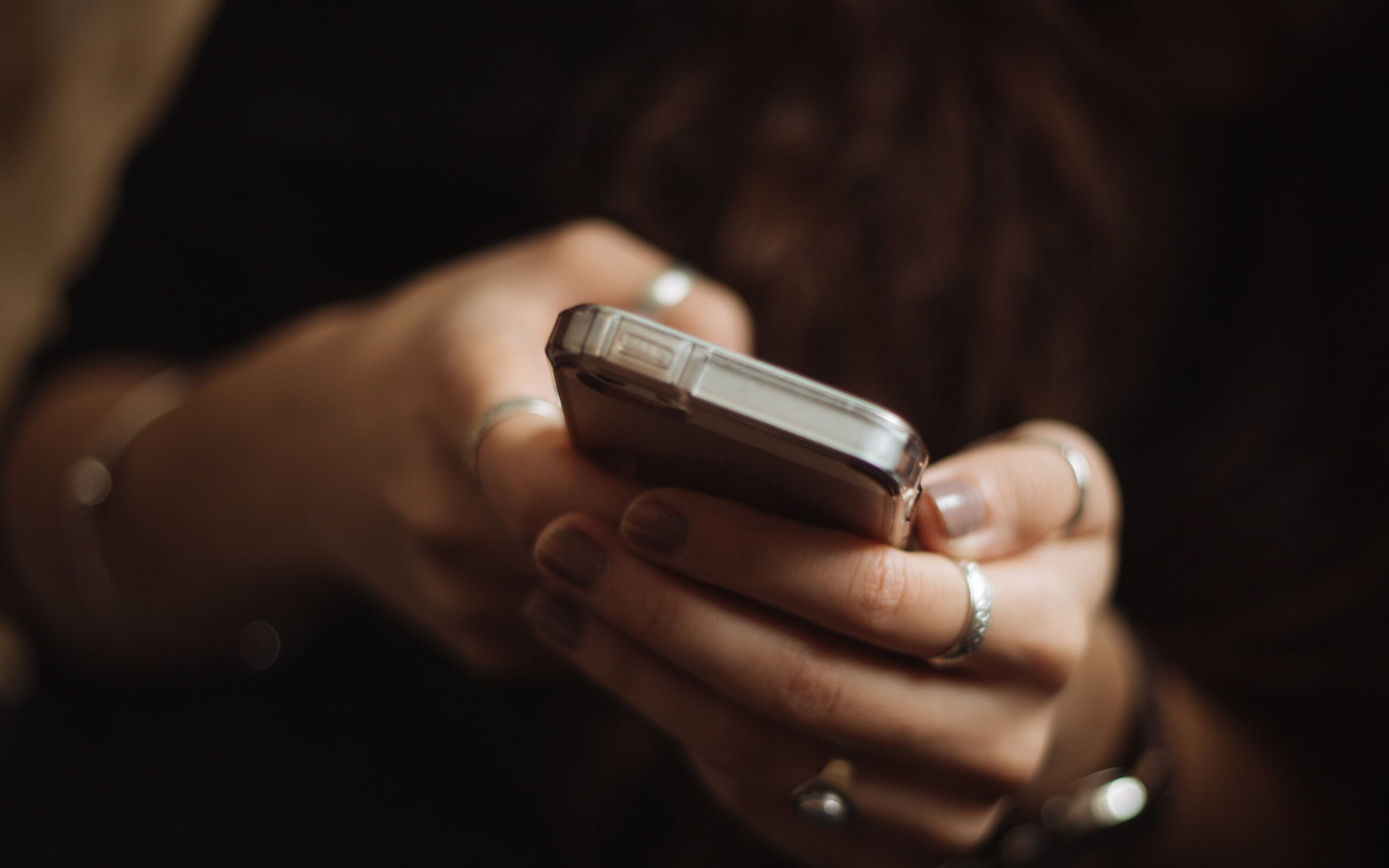 Informe: STJ suspende ações que pedem manutenção do serviço de telefonia sem pagamento | COVID 19