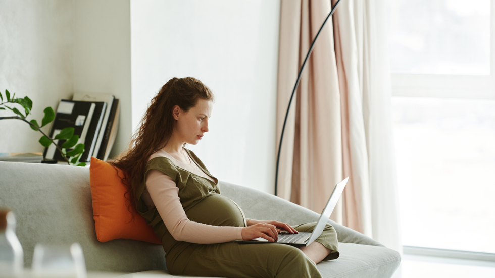 Lei n° 14.311 alterou as normas que regulam o trabalho presencial das gestantes
