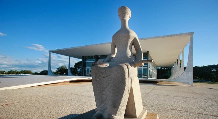 União deve responder por medicamentos registrados na ANVISA, mas não incorporados ao SUS, definiu o STF