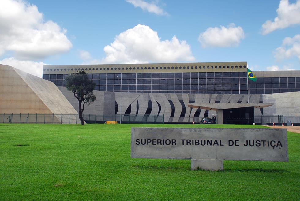 A Terceira Turma do Superior Tribunal de Justiça determinou que decisões em processos eletrônicos devem ser publicados no Diário Oficial quando o réu não constituir advogado