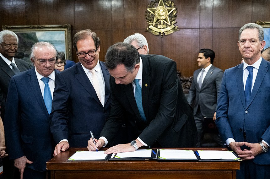 Juristas concluem Relatório Final do projeto de reforma e atualização do Código Civil